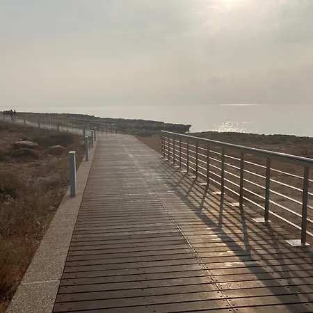 Stunning One-bedroom With Sea Views Διαμέρισμα