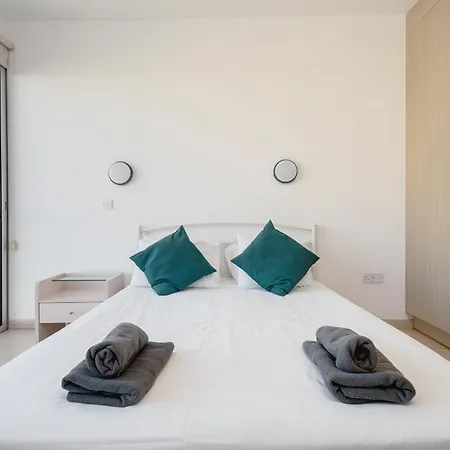 Lägenhet Stunning One-bedroom With Sea Views Protaras