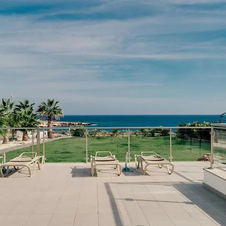 Stunning One-bedroom With Sea Views Apartment *